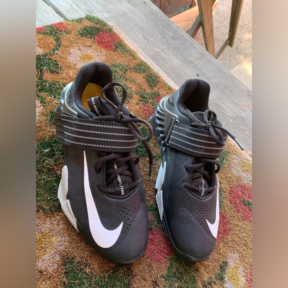 Nike Black and White Savaleos Shoes - Picture 1 of 7